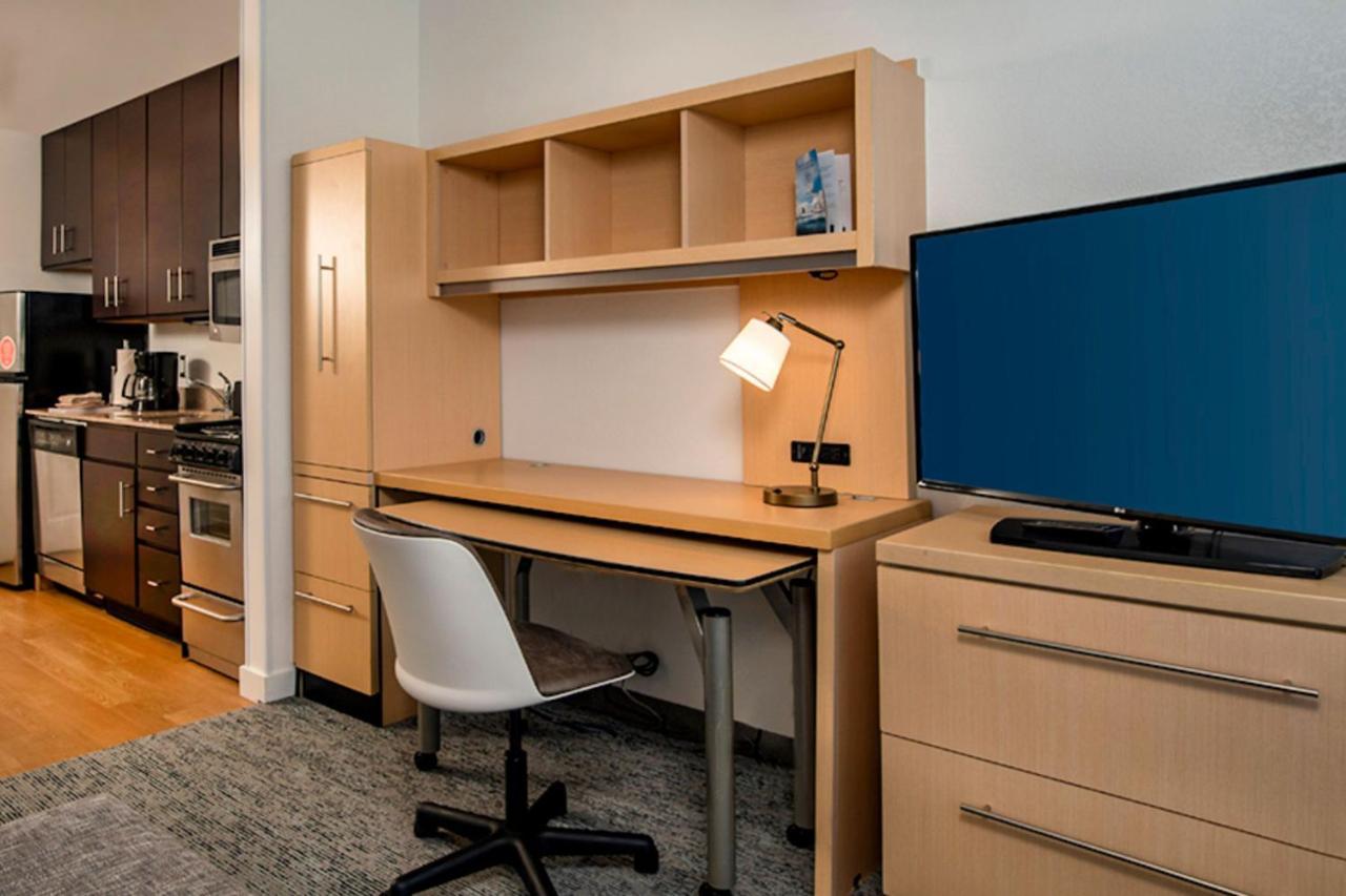 Towneplace Suites By Marriott Frederick Extérieur photo