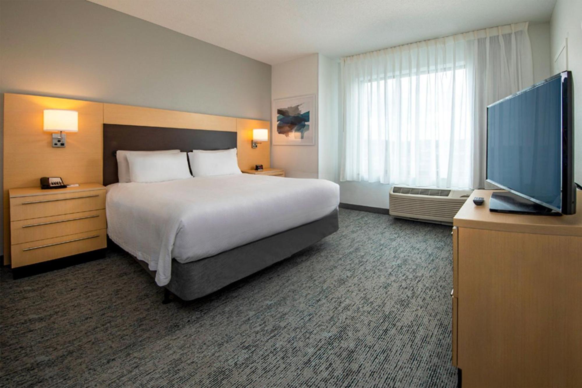 Towneplace Suites By Marriott Frederick Extérieur photo