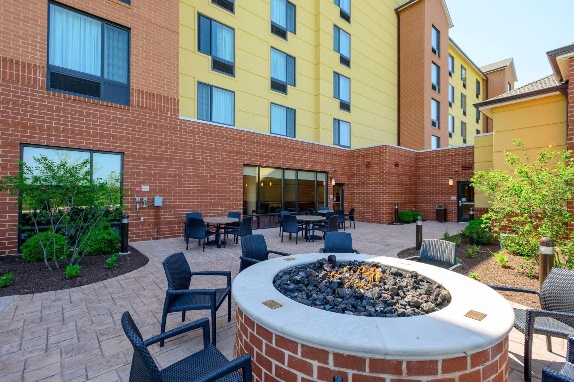 Towneplace Suites By Marriott Frederick Extérieur photo