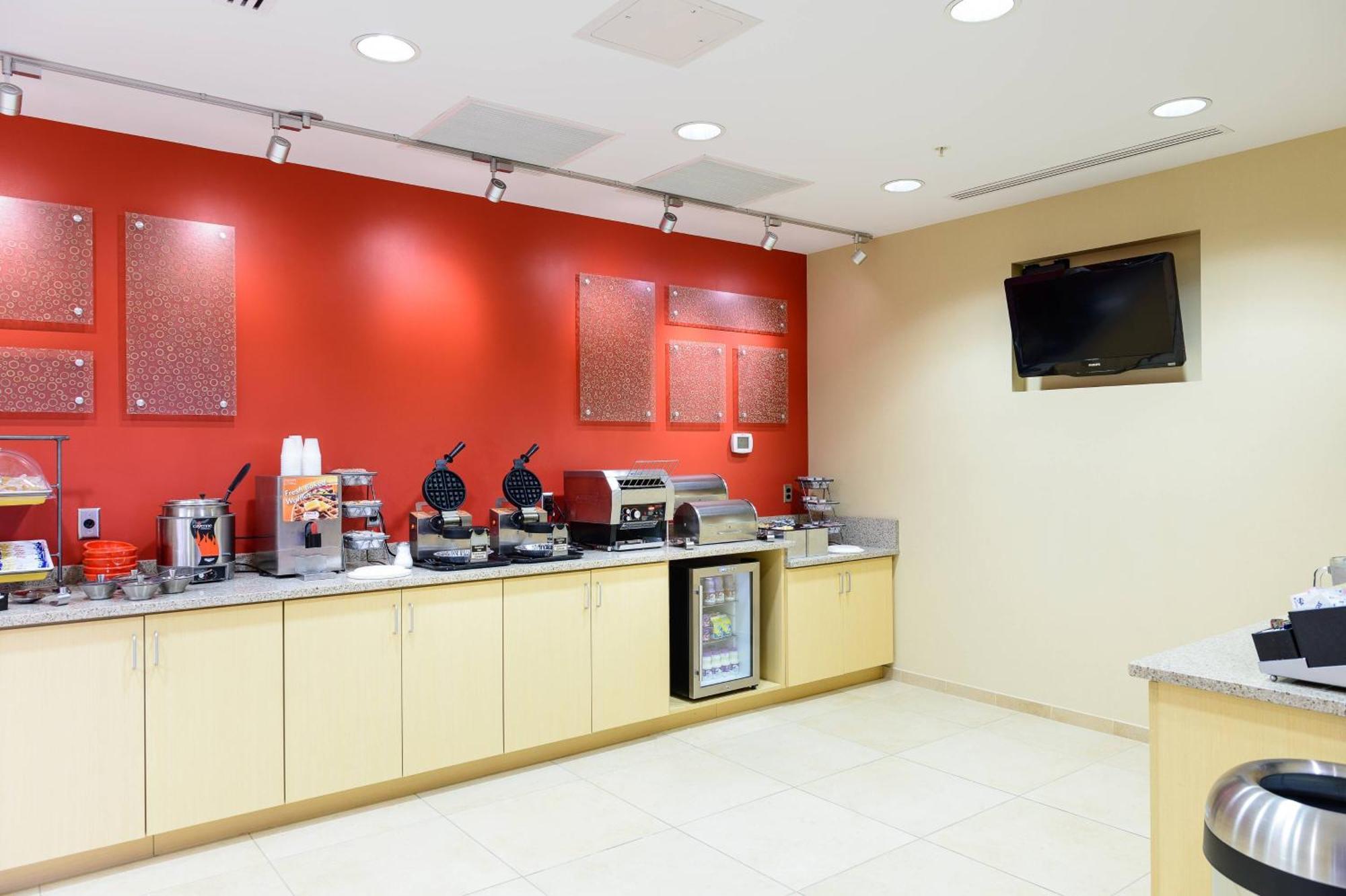 Towneplace Suites By Marriott Frederick Extérieur photo